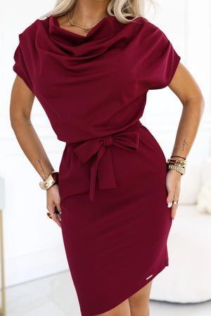 Vestido com Saia Assimétrica e Cinto — Bordô — imagem 5