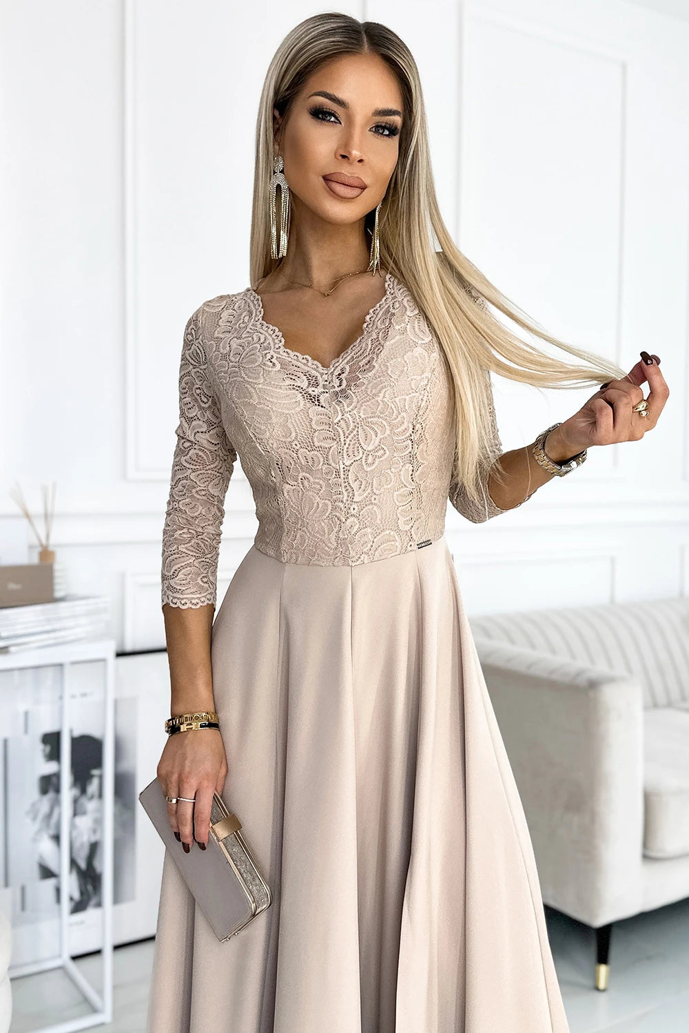 Vestido Longo AMBER de Renda com Decote e Fenda - Bege – vista 2