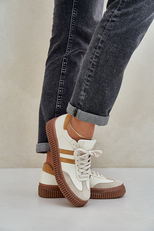 Sapatos desportivos modelo 208542 Pise com estilo