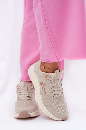 Sapatos desportivos modelo 211329 Pise com estilo