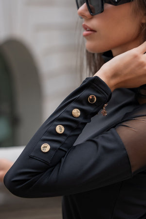 Blusa de gola alta com botões dourados — Preta — imagem 3