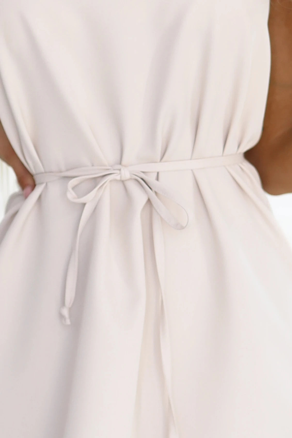 Vestido Trapézio VICTORIA sem Mangas com Cinto - Bege — imagem 7