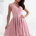 Vestido PATRICIA com Renda e Costas Alongadas - Rosa Claro