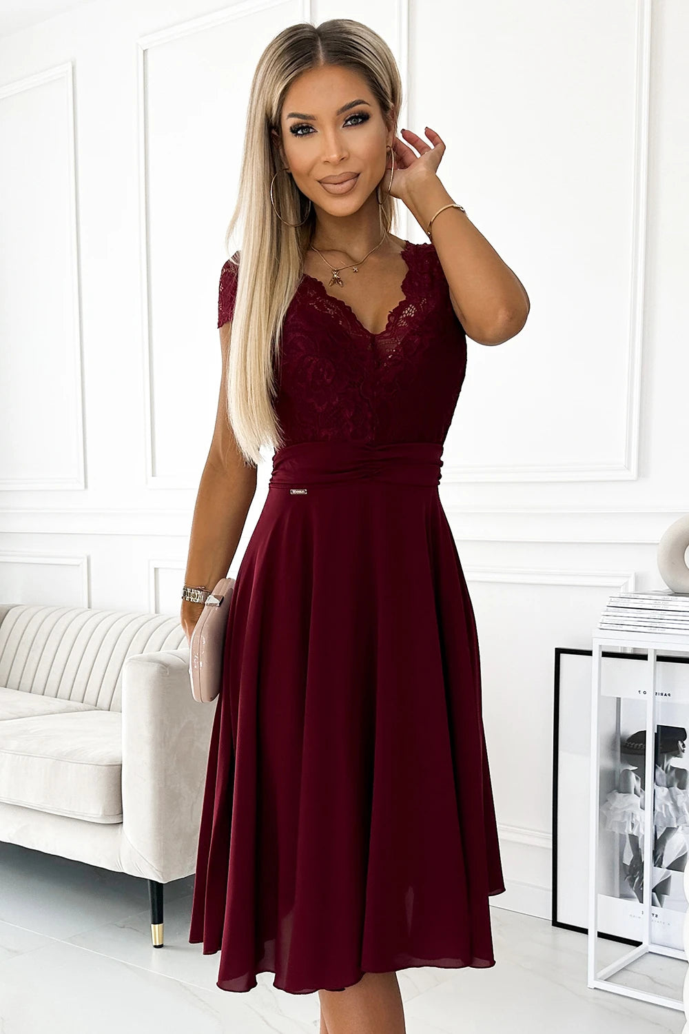 Vestido de Chiffon LINDA com Decote em Renda - Bordô