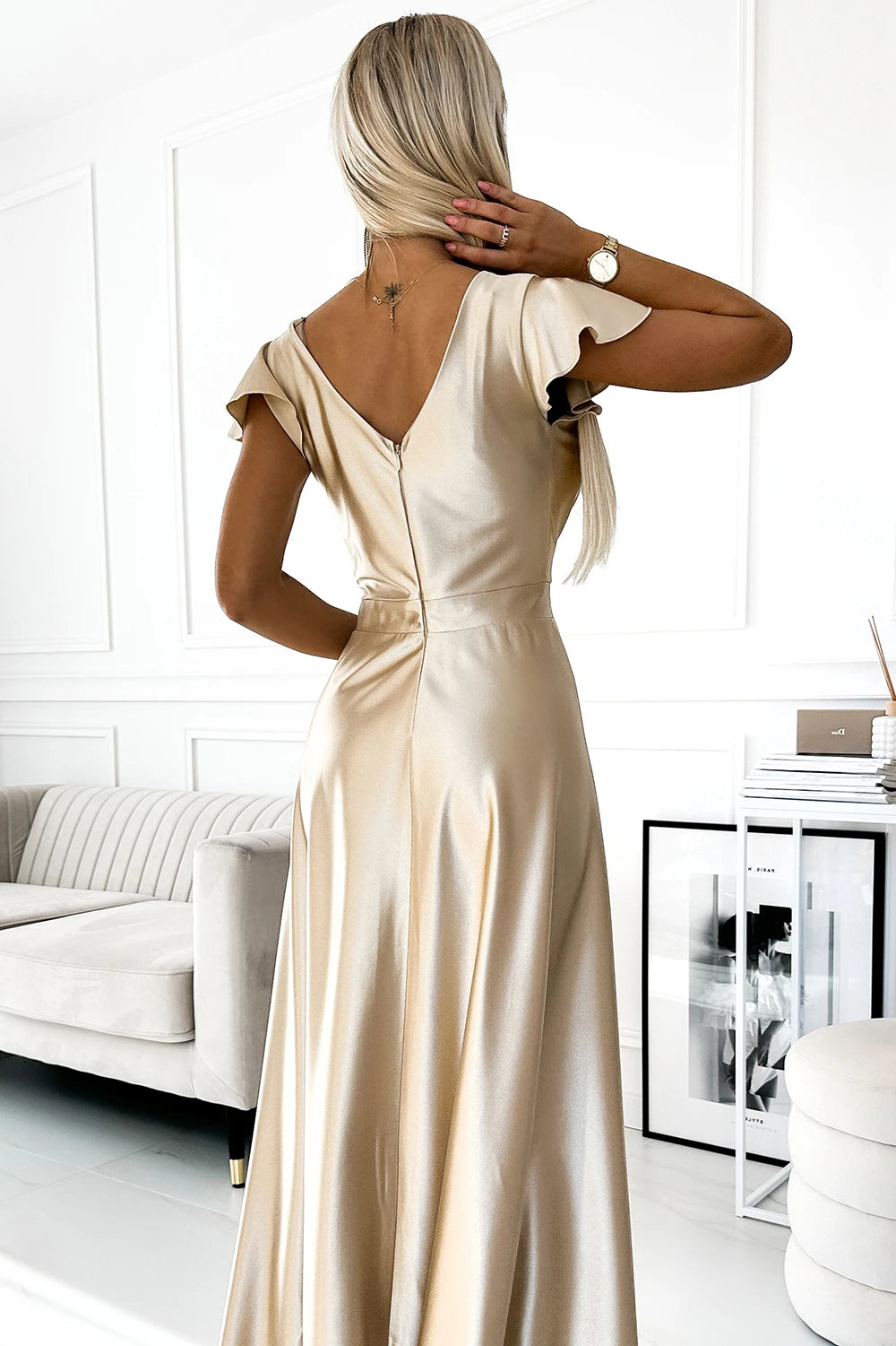 Vestido Longo de Cetim CRYSTAL com Decote - Dourado