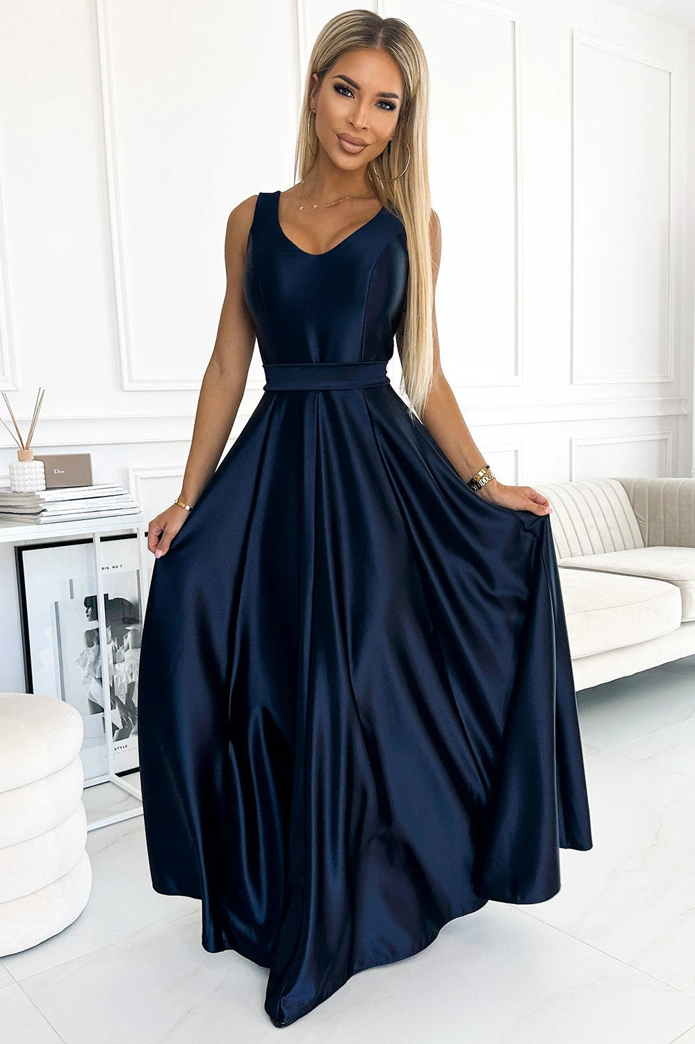 Vestido Longo CINDY em Cetim com Decote e Laço - Azul-Marinho