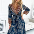 Vestido Midi Plissado Azul e Castanho com Manga Longa e Cinto Preto