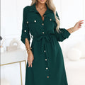 Vestido Midi em Verde com Detalhes em Botões Dourados e Cinto