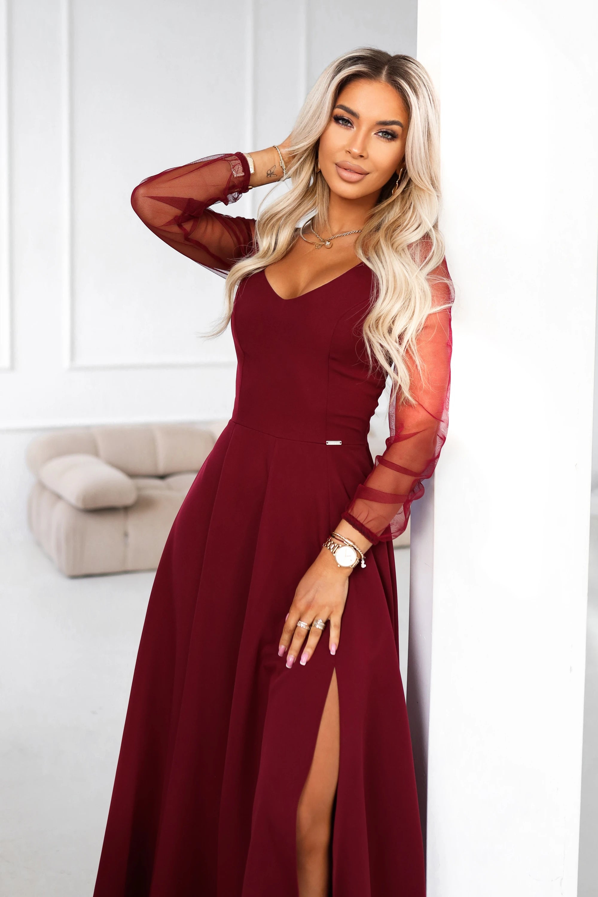 Vestido Longo LORETTA com Mangas de Tule - Bordô