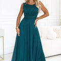 Vestido Longo de Tule com Decote Redondo