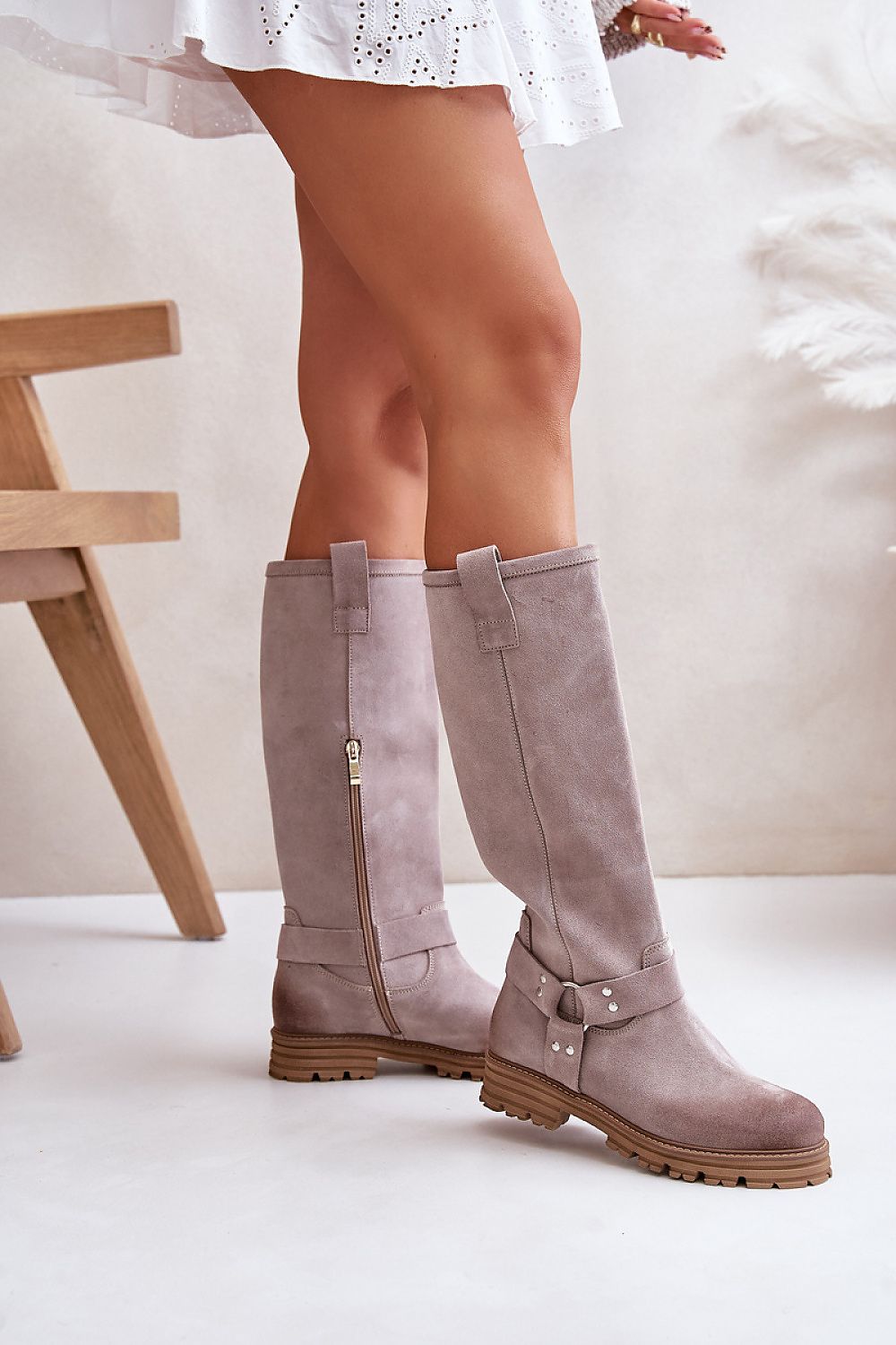  Botas de cano alto modelo 201315 Pise com estilo