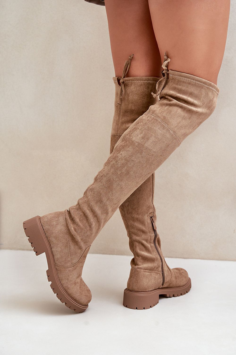  Botas de cano alto, modelo 203509 Pise com estilo