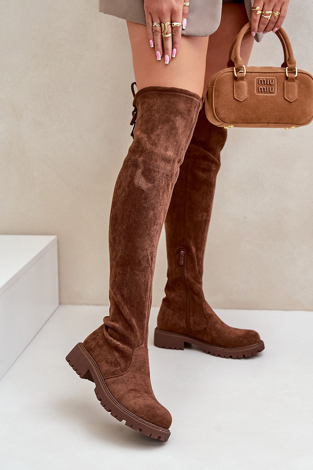  Botas de cano alto modelo 203510 Pise com estilo