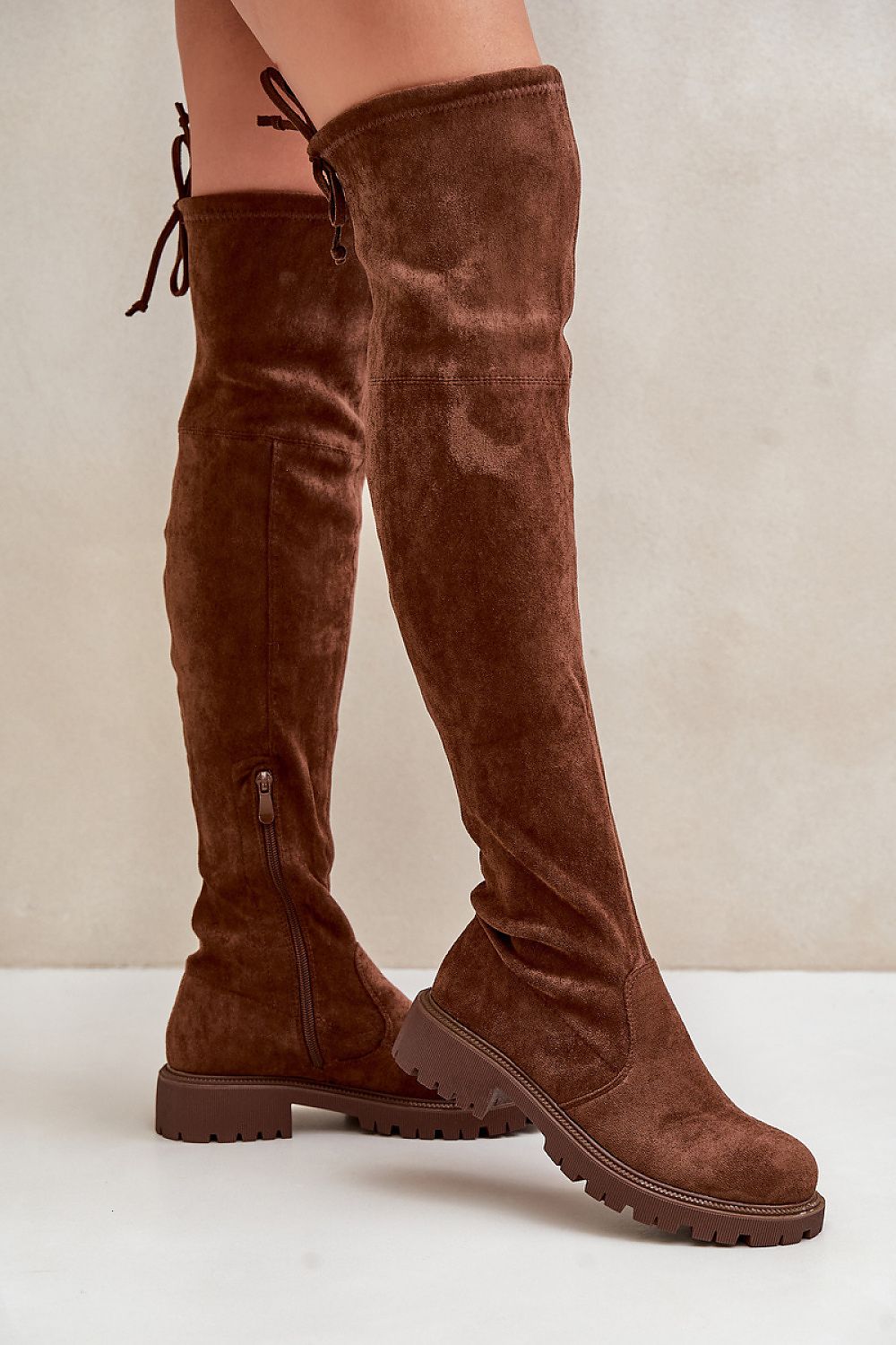  Botas de cano alto modelo 203510 Pise com estilo