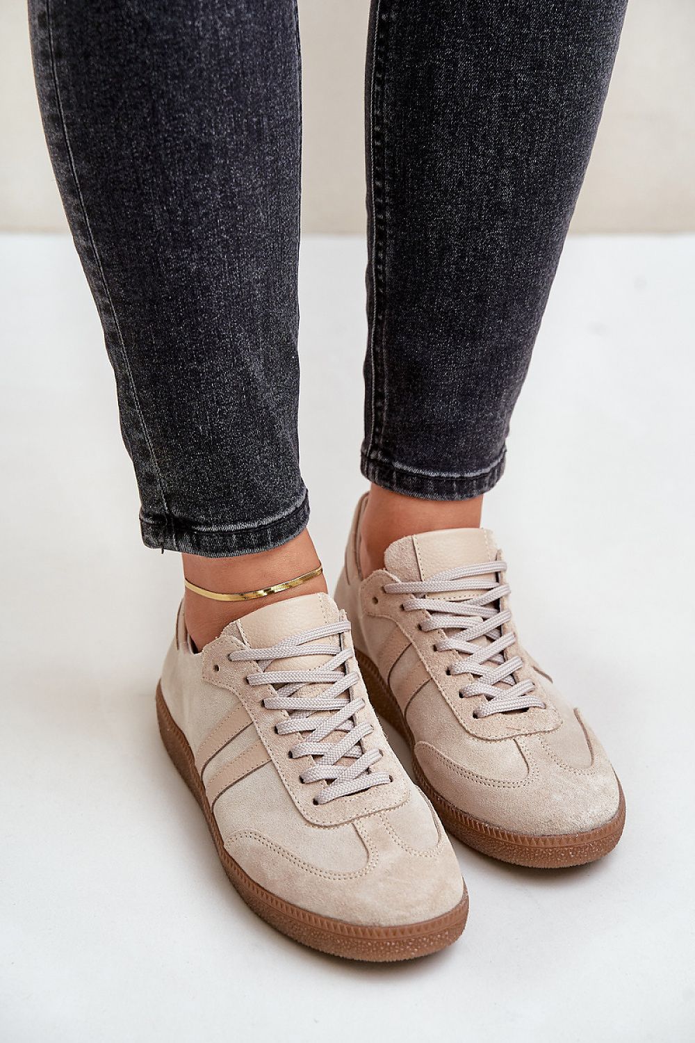  Sapatos desportivos modelo 203627 Pise com estilo