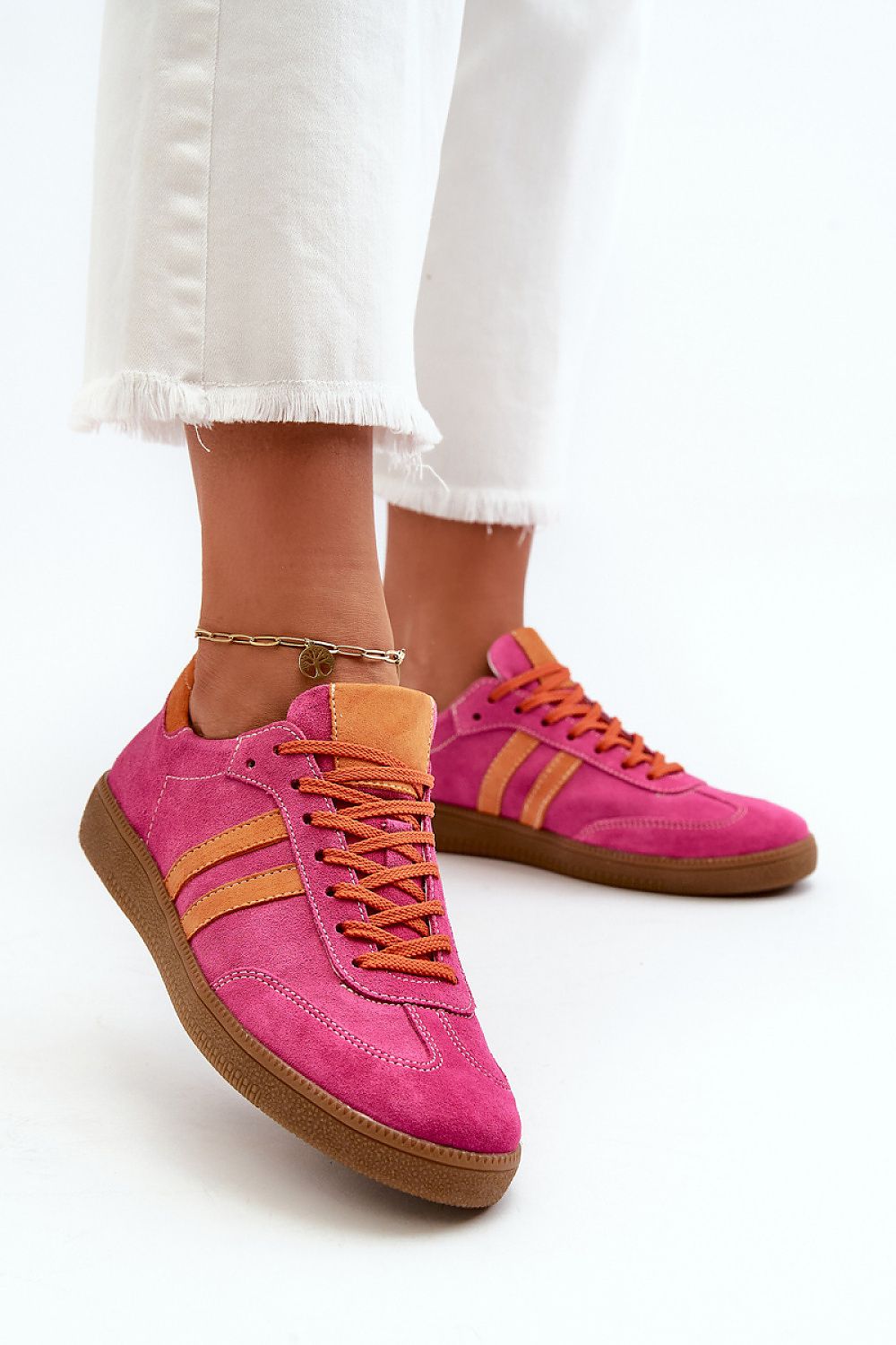  Sapatos desportivos modelo 203628 Pise com estilo
