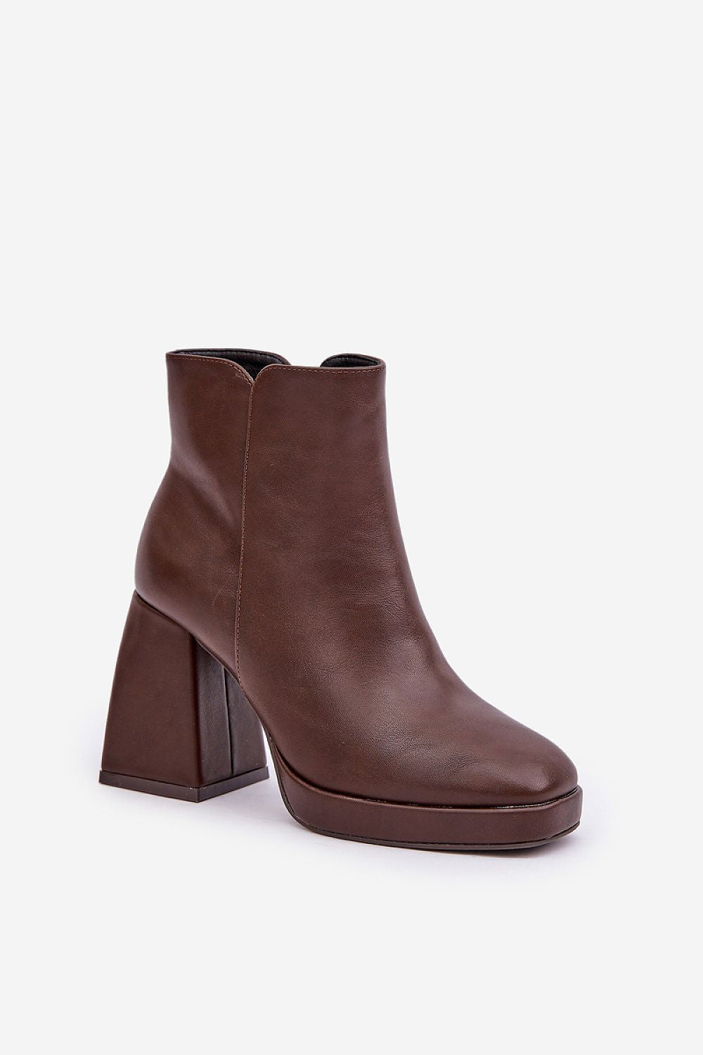  Botas de salto alto modelo 204675 Pise com estilo