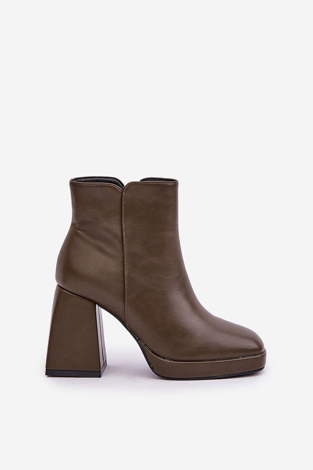  Botas de salto alto modelo 204677 Pise com estilo