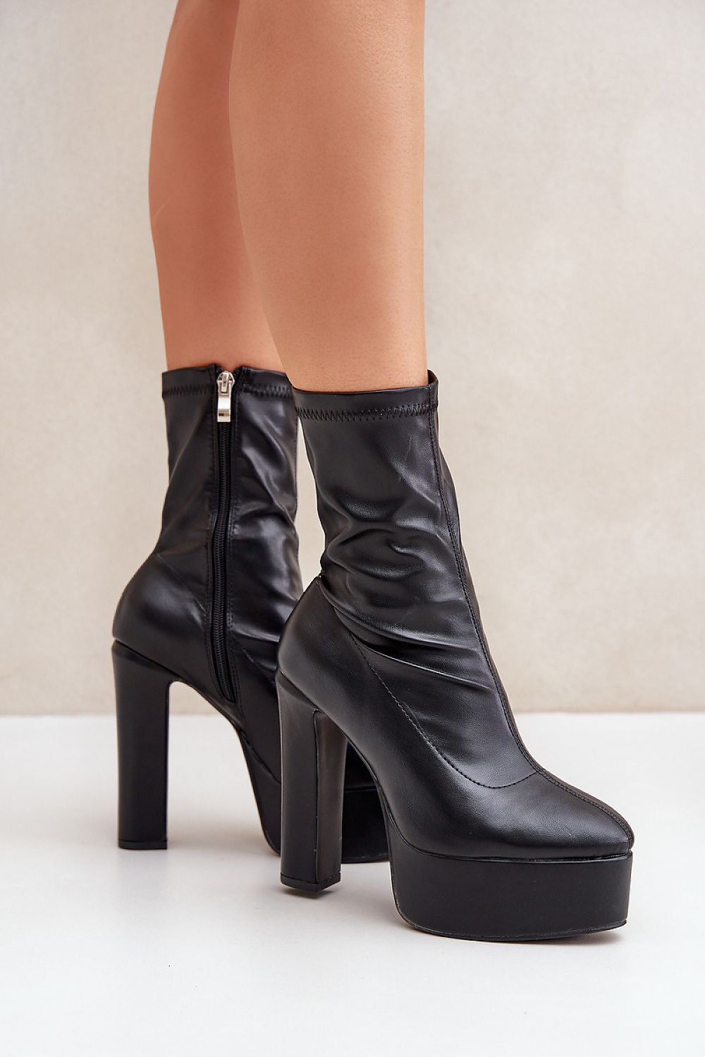 Botas de salto alto modelo 204694 Pise com estilo