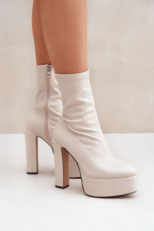  Botas de salto alto modelo 204695 Pise com estilo