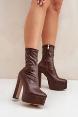  Botas de salto alto modelo 204696 Pise com estilo