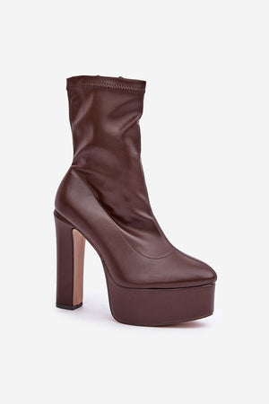  Botas de salto alto modelo 204696 Pise com estilo