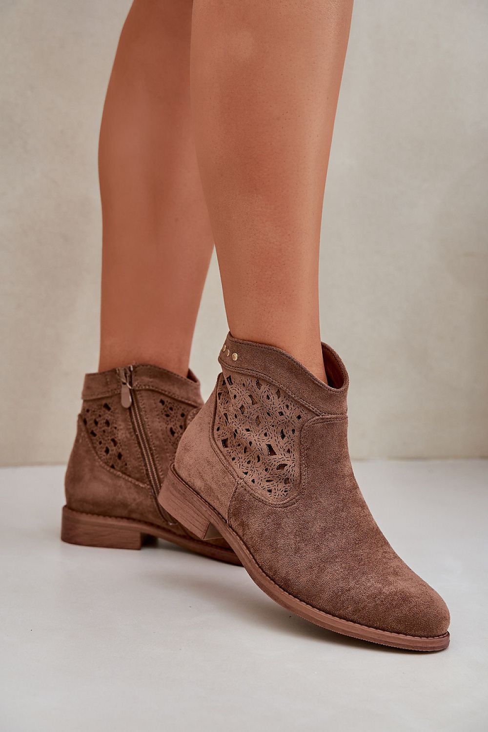  Botas modelo 208473 Pise com estilo