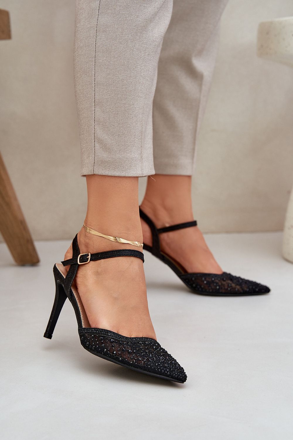  Sapatos de salto alto modelo 208480 Um passo em frente com estilo