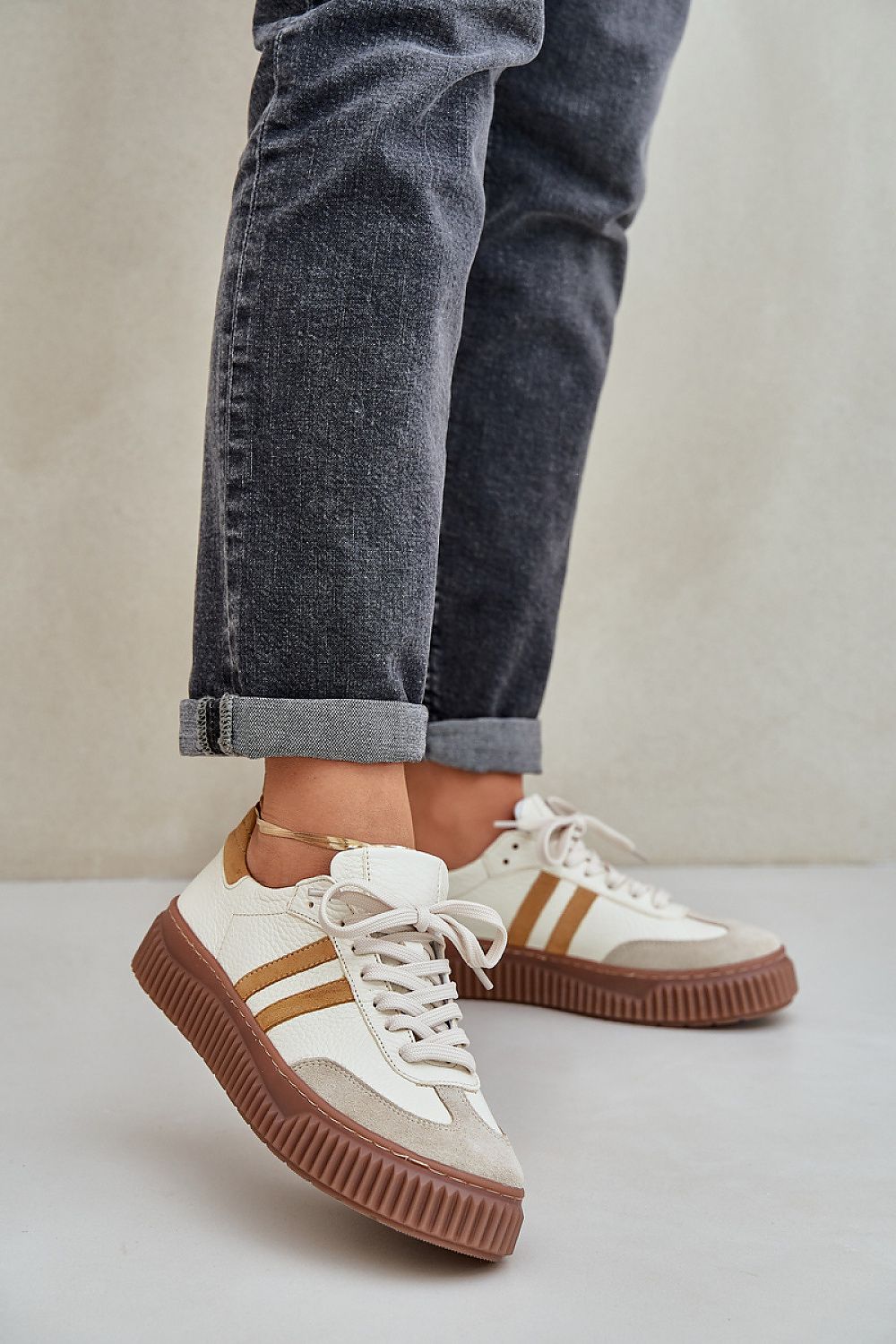 Sapatos desportivos modelo 208542 Pise com estilo