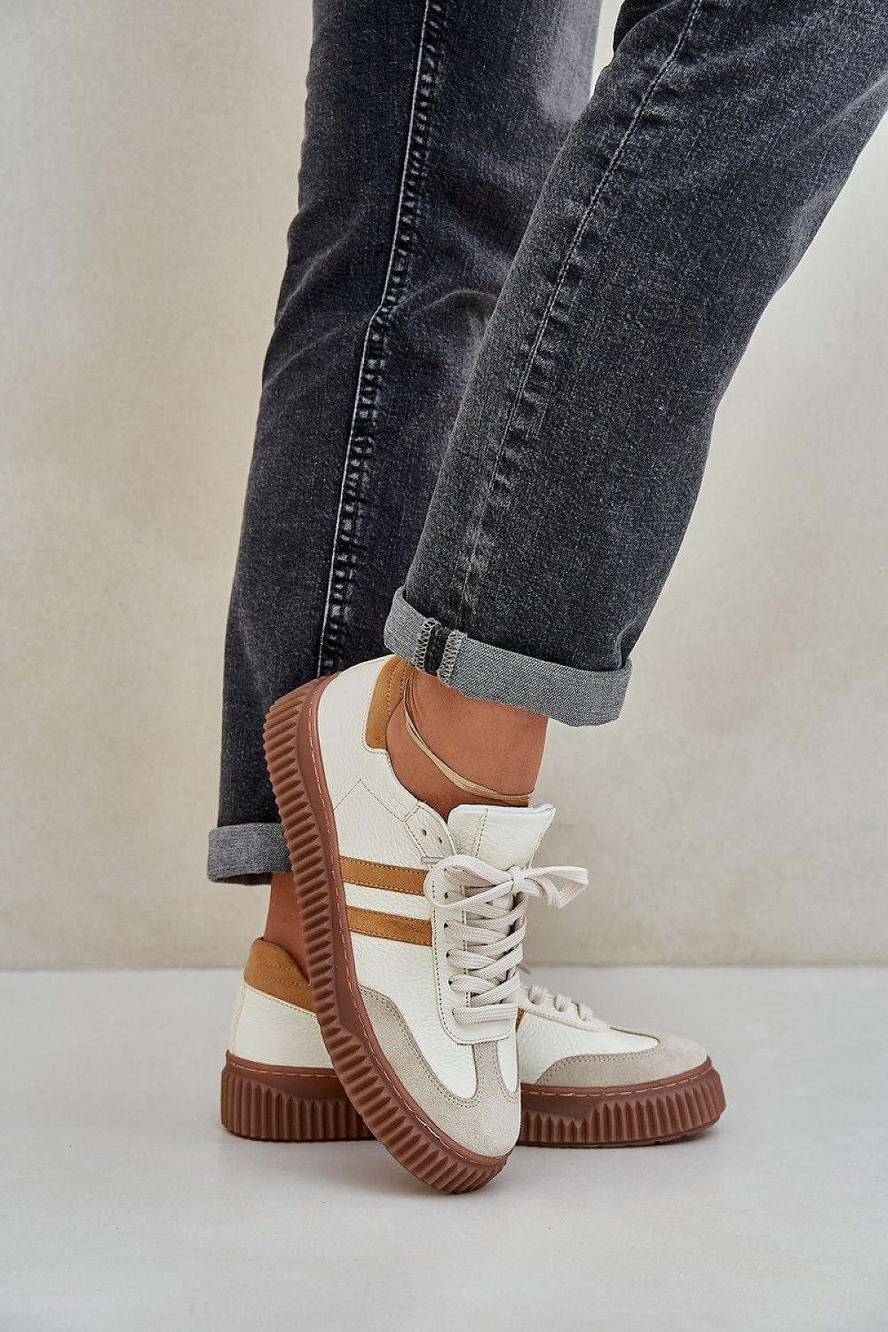  Sapatos desportivos modelo 208542 Pise com estilo