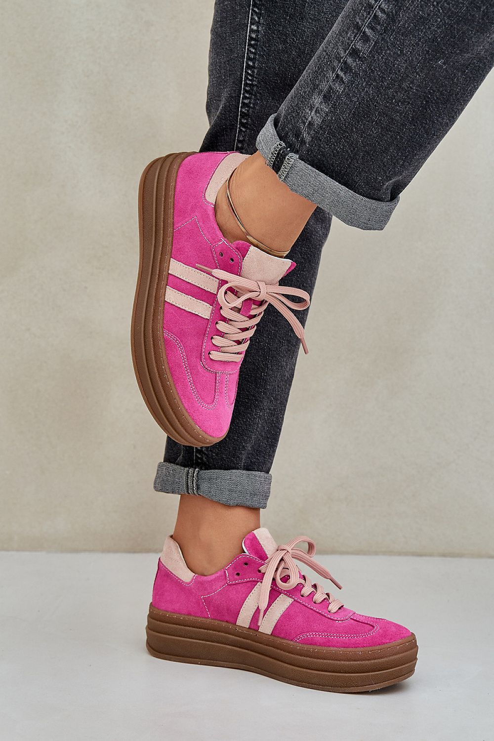  Sapatos desportivos modelo 208545 Pise com estilo