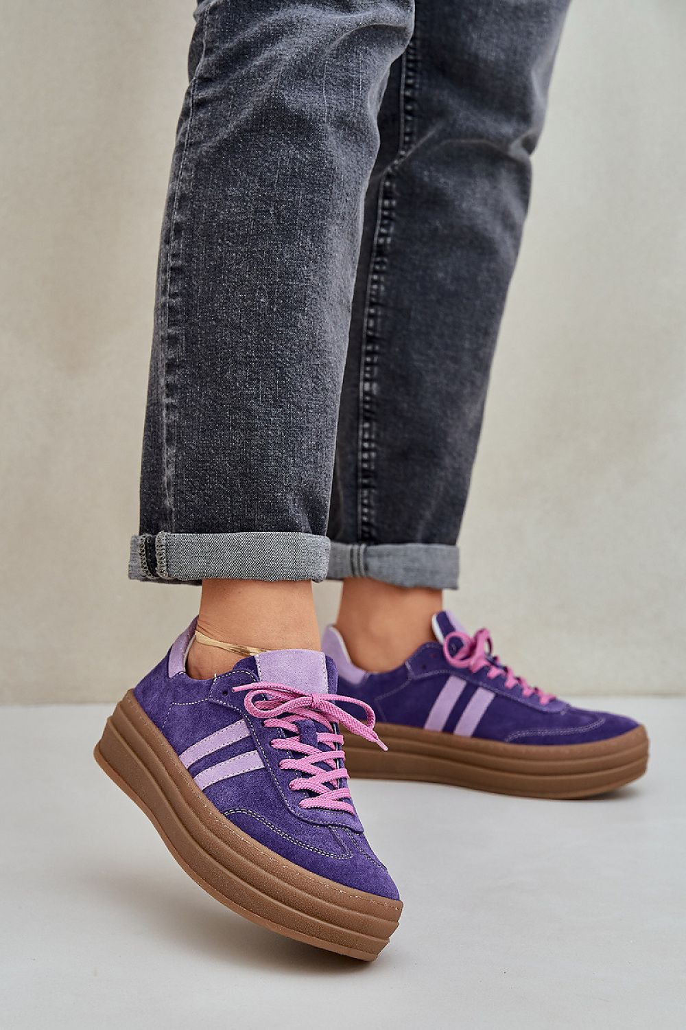  Sapatos desportivos modelo 208546 Pise com estilo