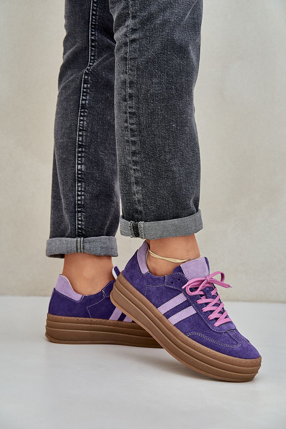  Sapatos desportivos modelo 208546 Pise com estilo