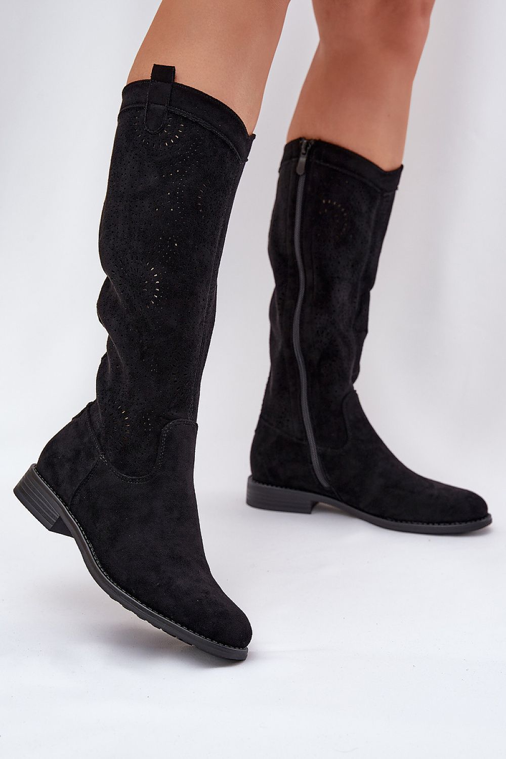  Botas de cano alto modelo 208810 Pise com estilo