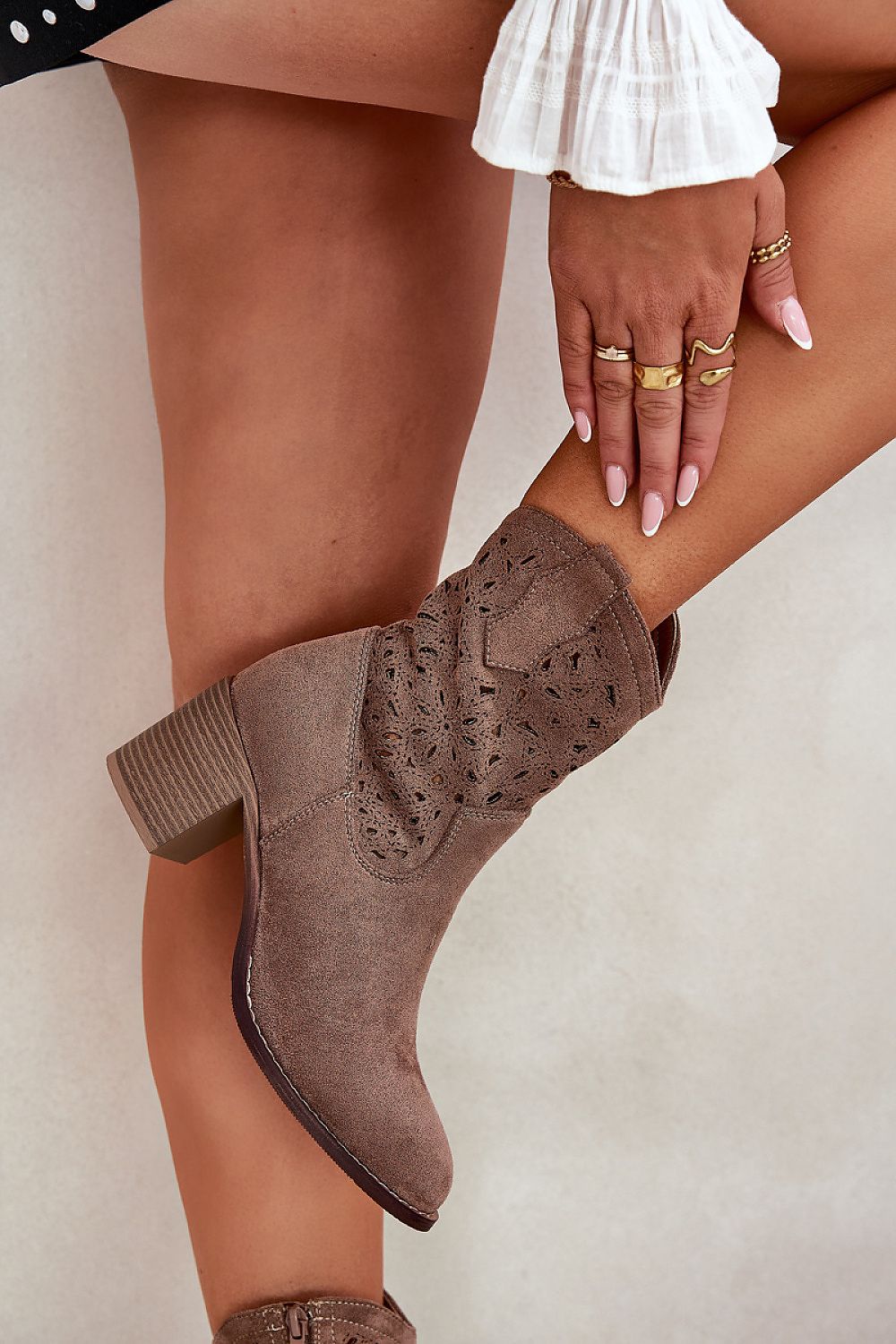  Botas de salto alto modelo 209415 Pise com estilo