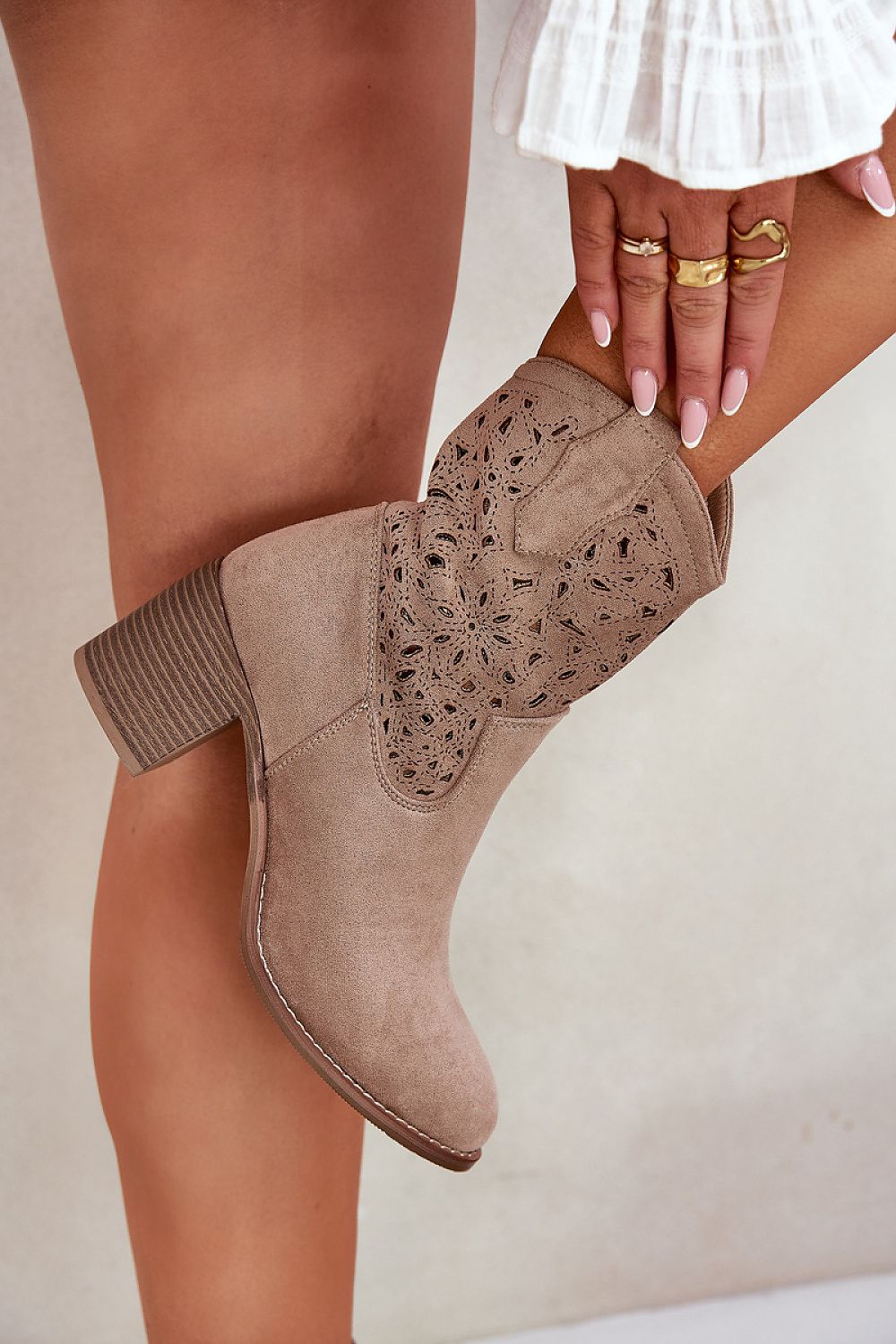  Botas de salto alto modelo 209416 Pise com estilo