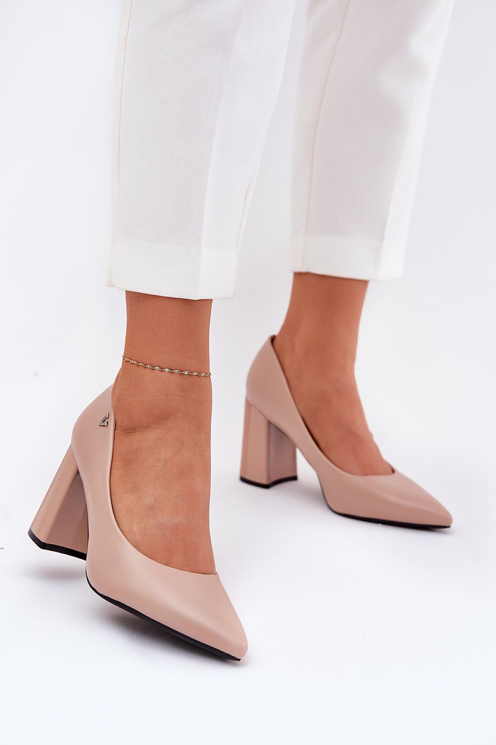  Sapatos de salto alto, modelo 209781 Um passo em frente com estilo