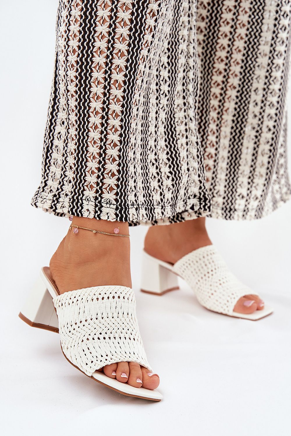  Chinelos de dedo modelo 210780 Pise com estilo