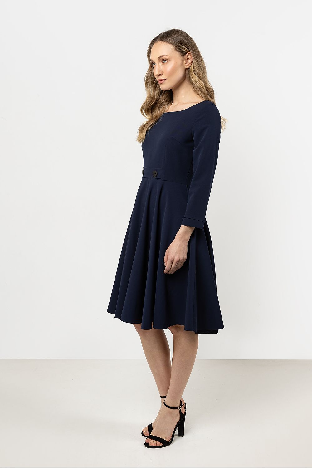  Vestido de dia modelo 212238 awama