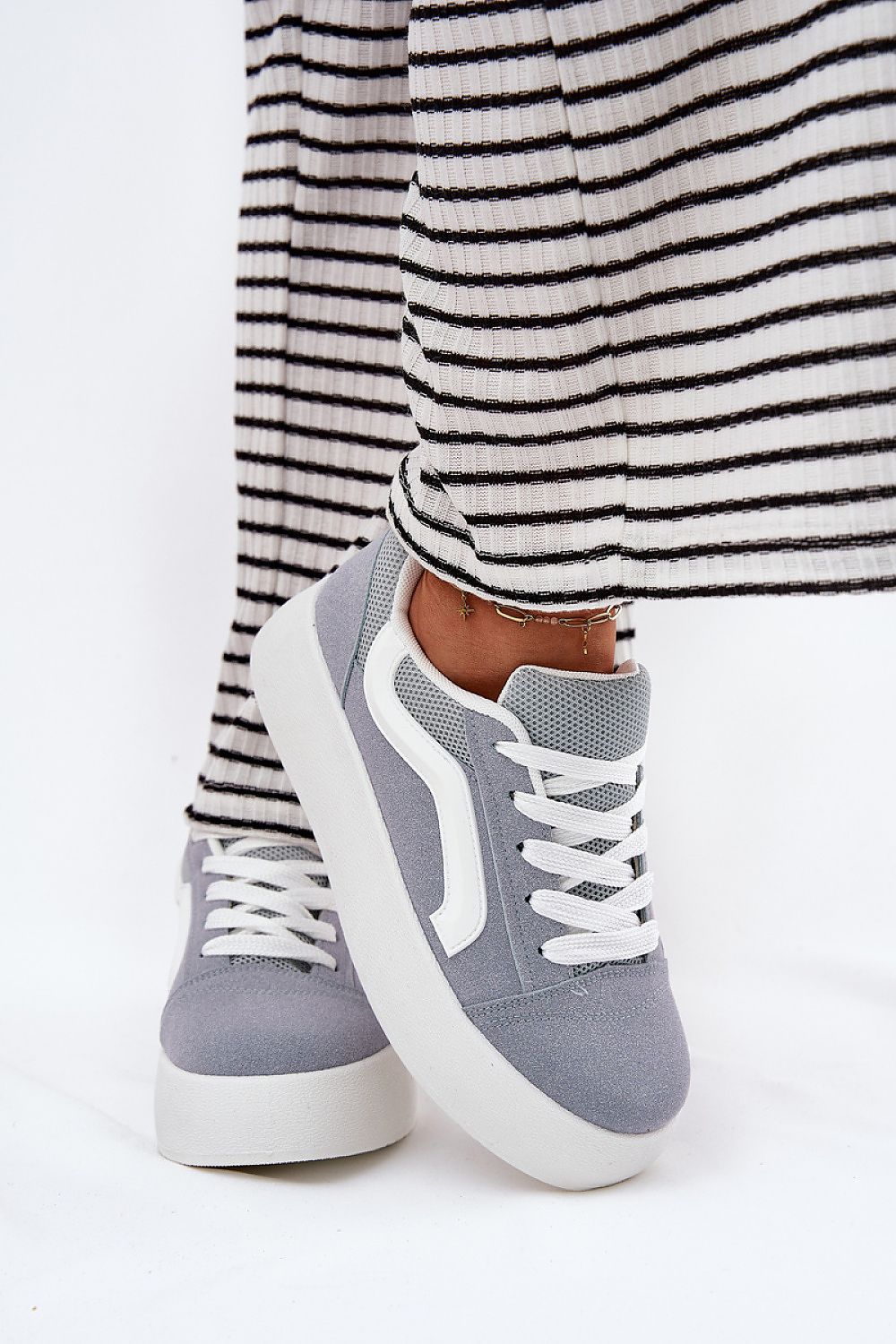  Sapatos desportivos modelo 213187 Pise com estilo