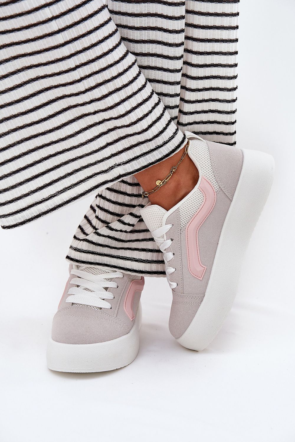  Sapatos desportivos modelo 213188 Pise com estilo