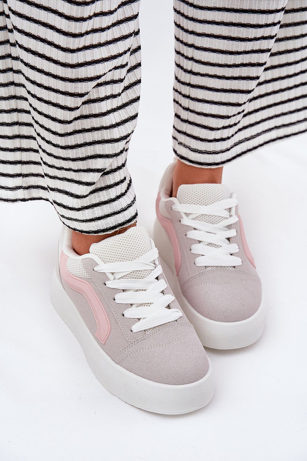  Sapatos desportivos modelo 213188 Pise com estilo