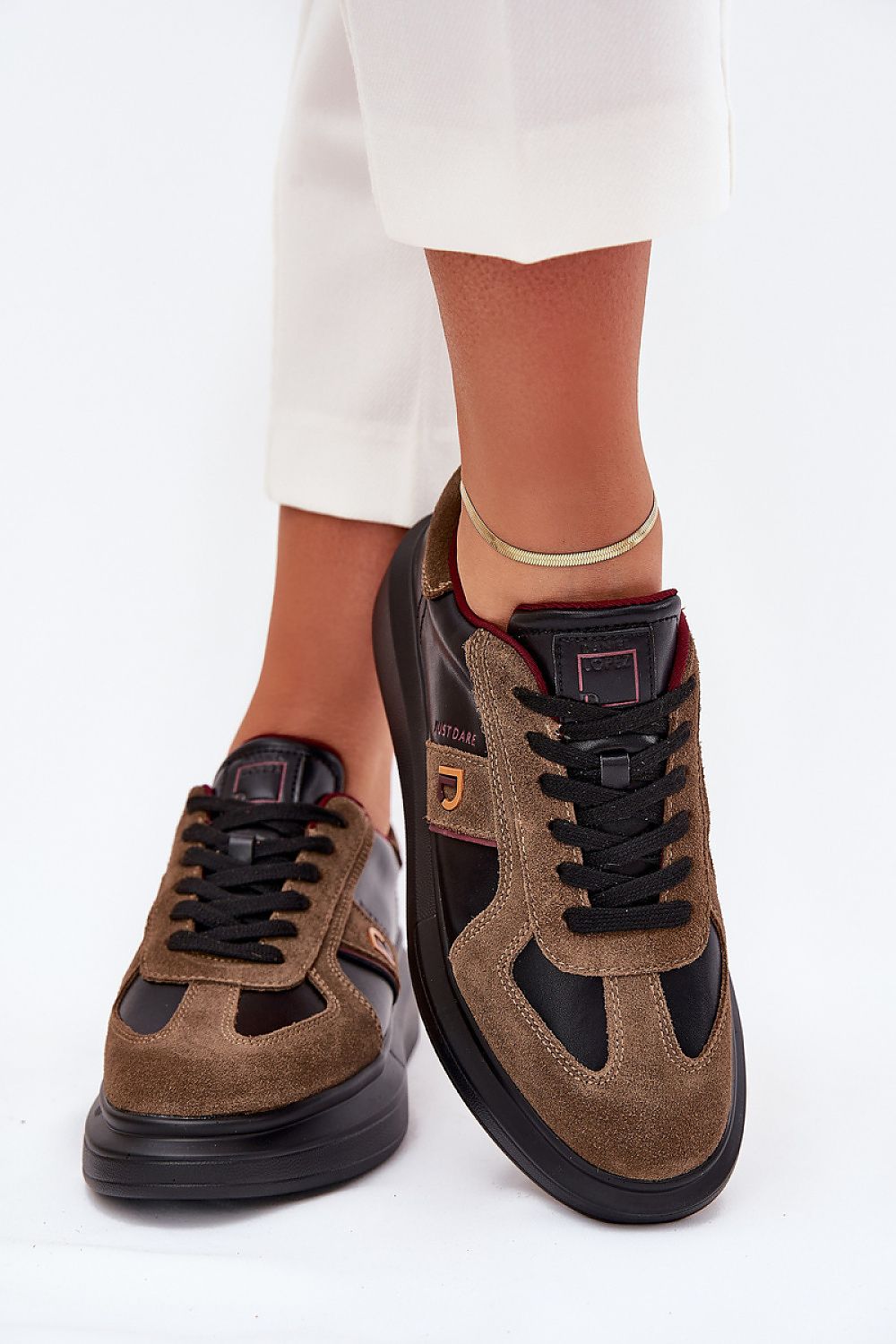  Sapatos desportivos modelo 215473 Pise com estilo