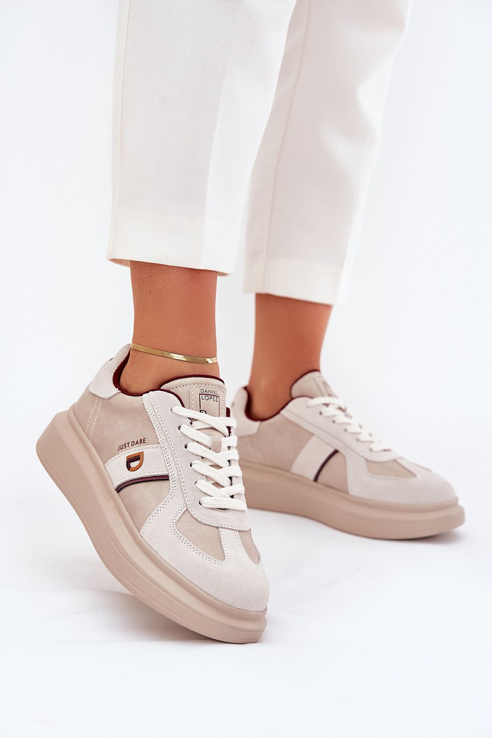  Sapatos desportivos modelo 215474 Pise com estilo