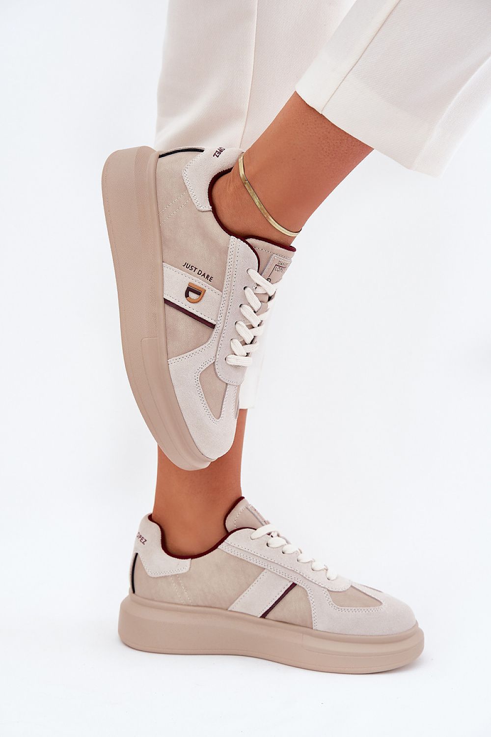  Sapatos desportivos modelo 215474 Pise com estilo