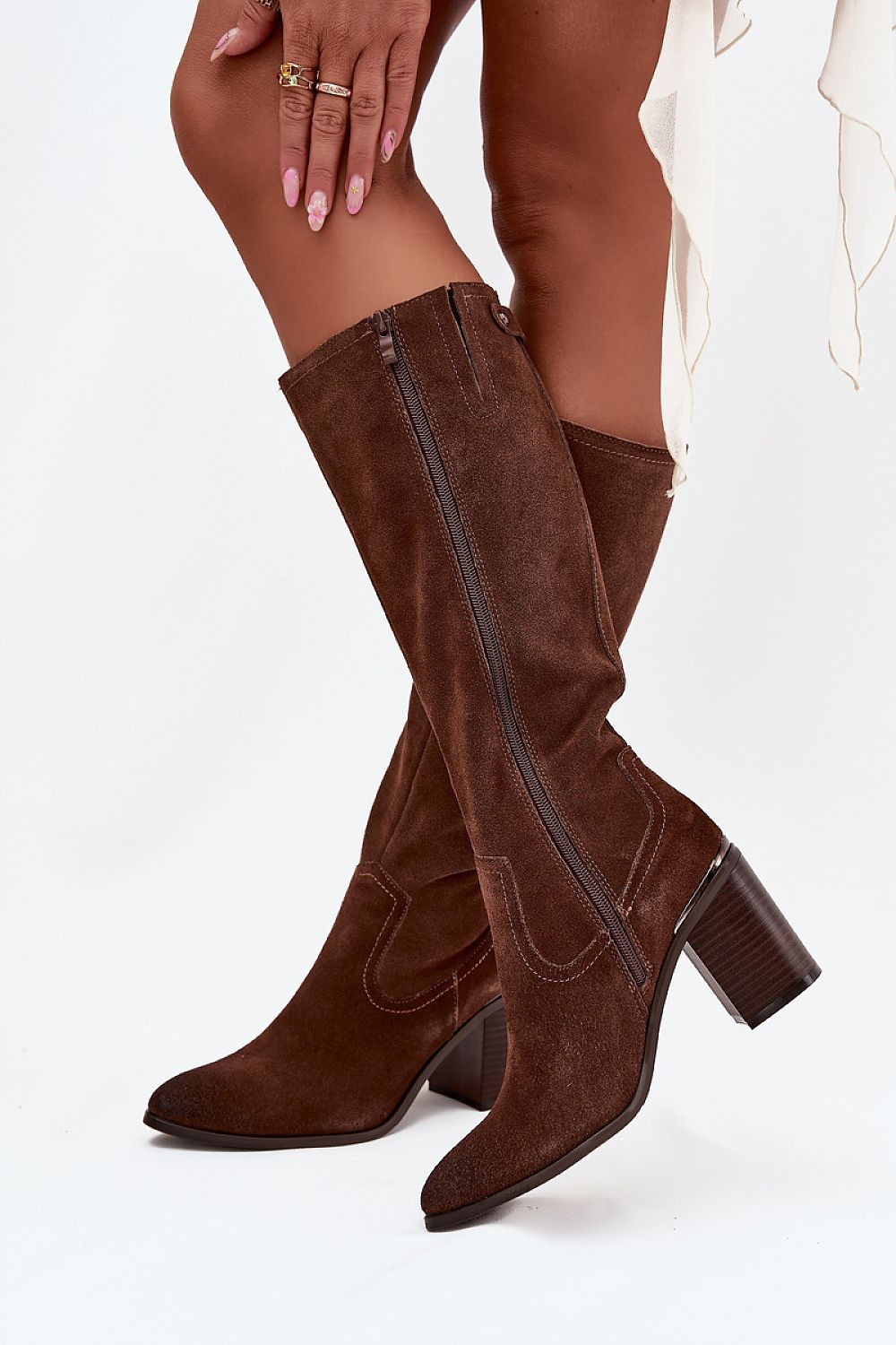 Botas de salto alto modelo 218730 Pise com estilo